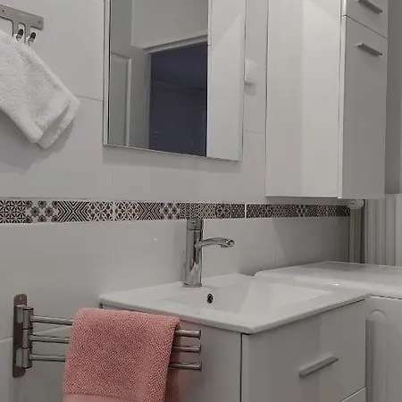 Le Thourottois*centre Ville*wifi*spacieux*confort* Saint-gobain *